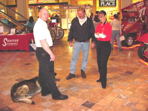 Officer Gary Garrison Dave Adams Sandy Shaffer and K9 Aiko.jpg (138162 bytes)