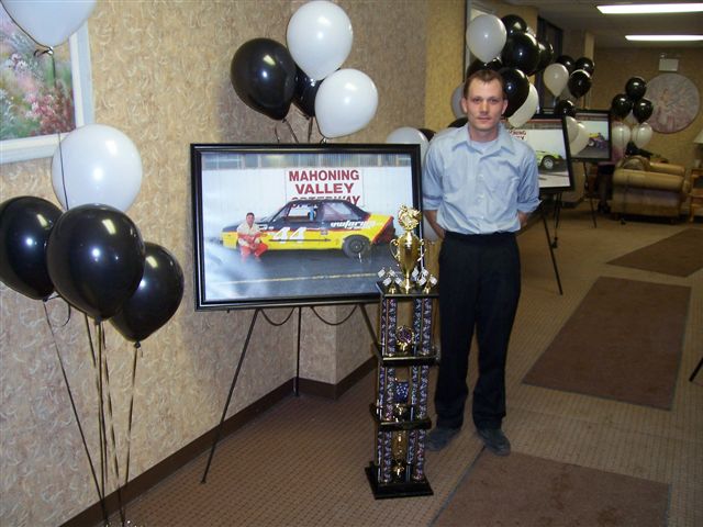 Four Cylinder Champion Mike Garris, jr.jpg (58400 bytes)