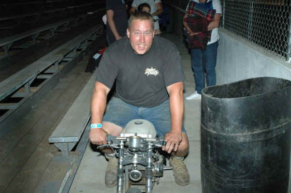 GEORGE G ON HIS NEW HOG.JPG (111428 bytes)